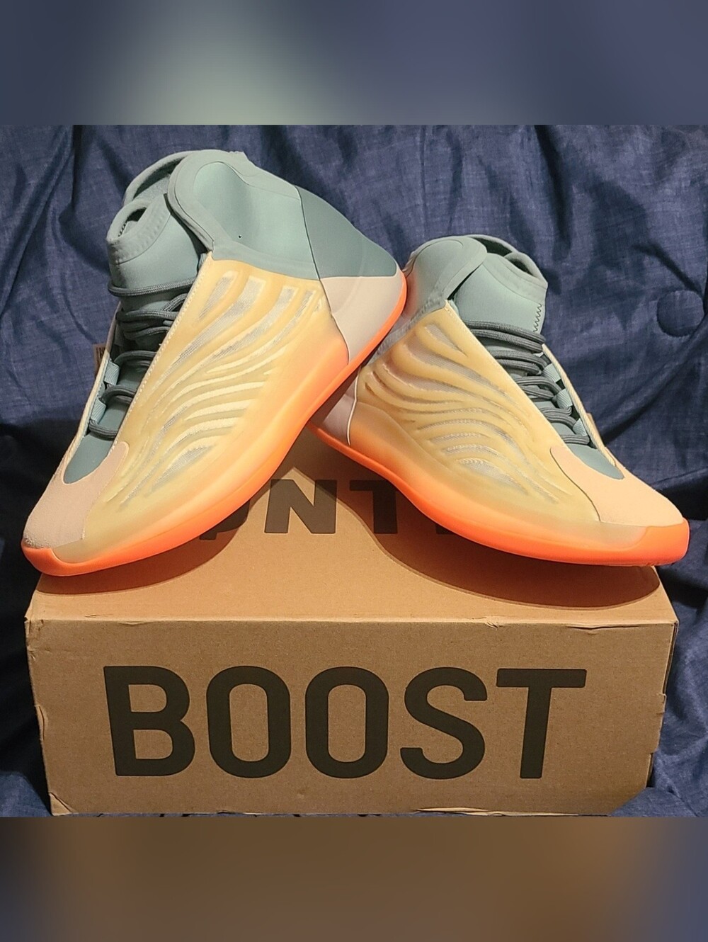 Yeezy Quantum Mid "High-Res Coral", New In Original Box!               M10.5/W12